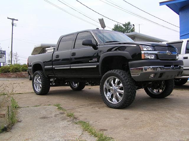 05Blkchevy3500Hd-3_Lg.jpg